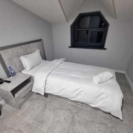 Revel Hotel Tasjkent Eksteriør bilde