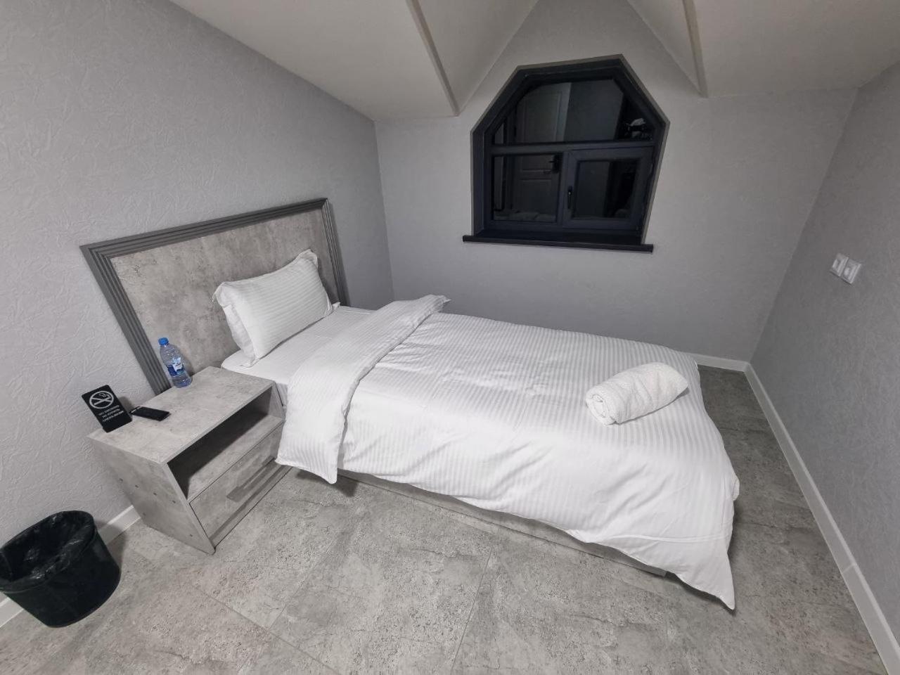 Revel Hotel Tasjkent Eksteriør bilde